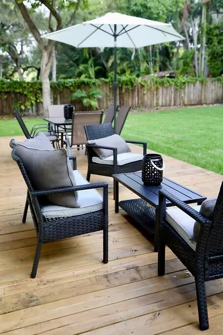 Spacious Tropical Oasis - 1/2 Acre In Heart Of Mia Holiday home