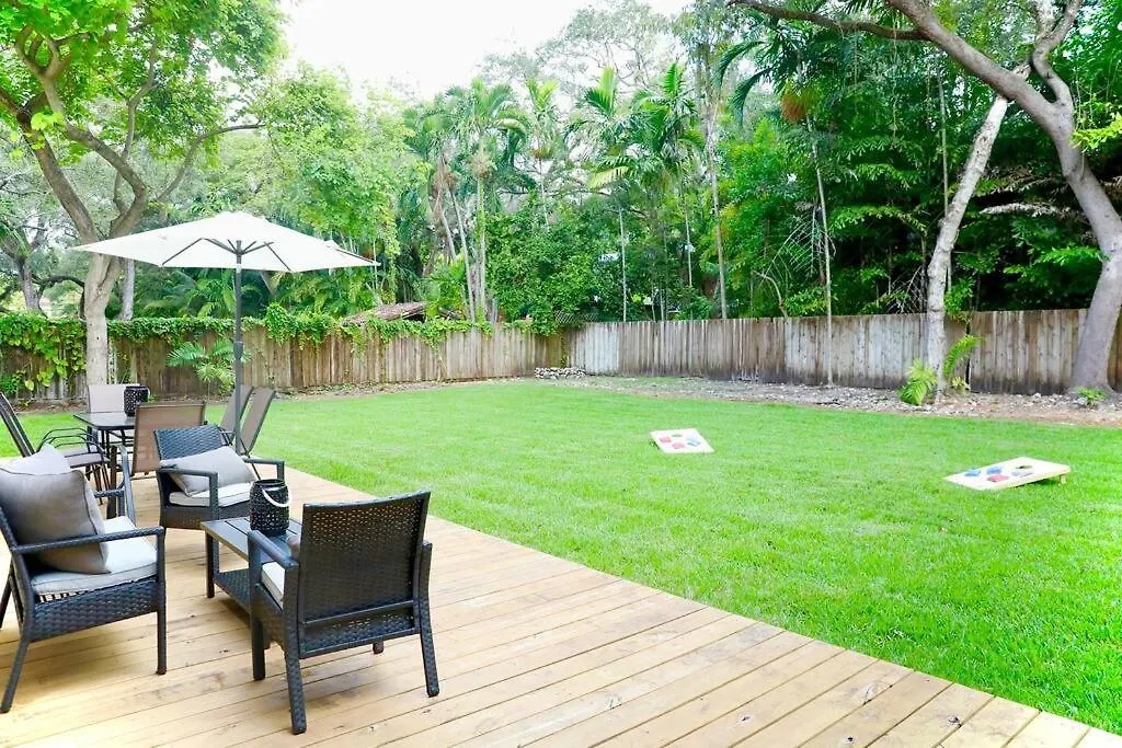 Spacious Tropical Oasis - 1/2 Acre In Heart Of Mia *