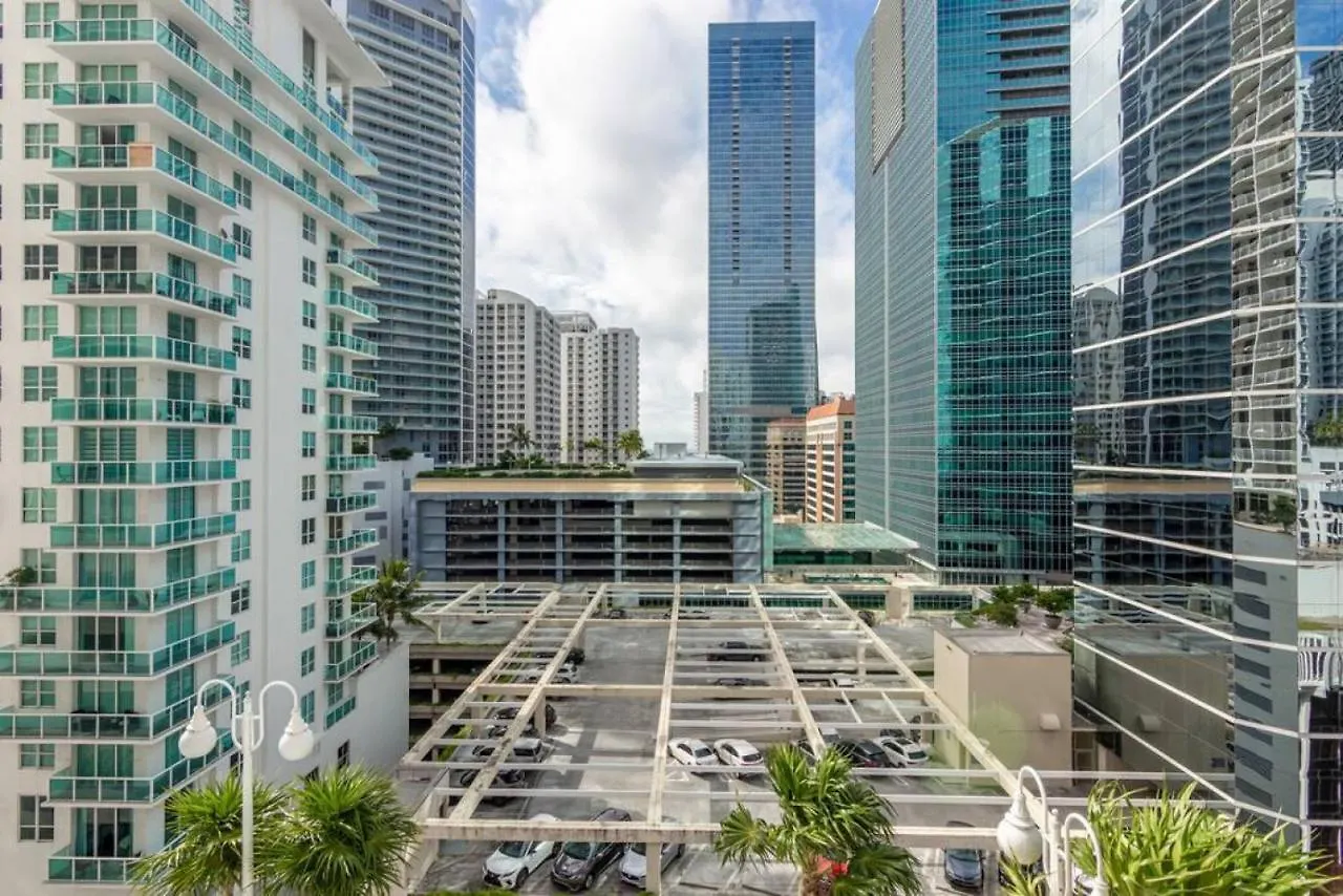 2 Bedroom, 2 Bathroom Den Brickell Pool, Hot Tub, And Gym * Miami