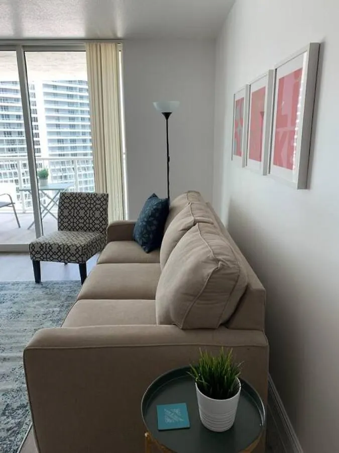 Super Cool 1br In Brickell With Parking *