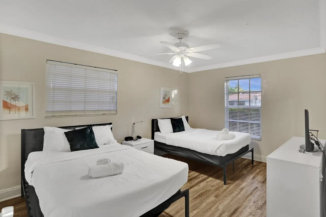 Villa Casa Ria Luxury House & Private Pool Near Aventura Mall *