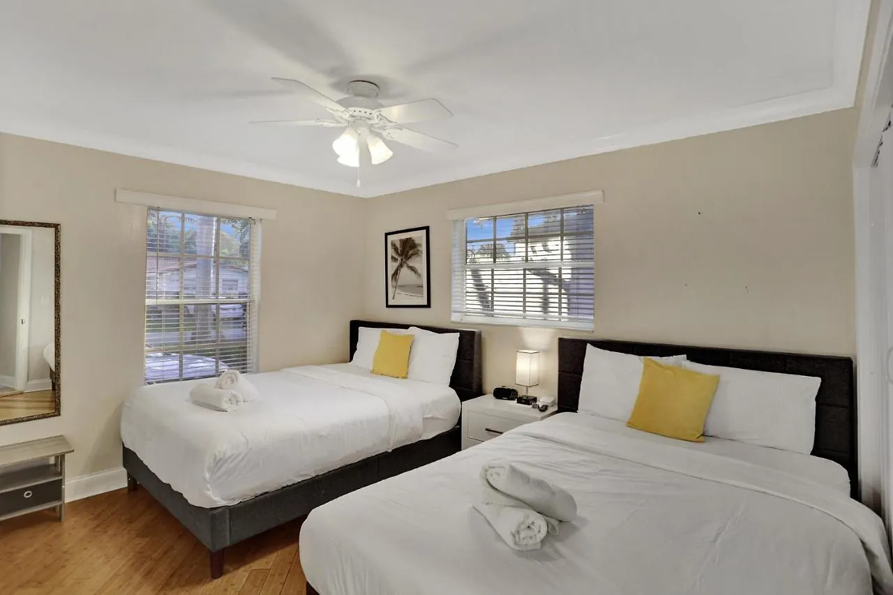 Villa Casa Ria Luxury House & Private Pool Near Aventura Mall Miami