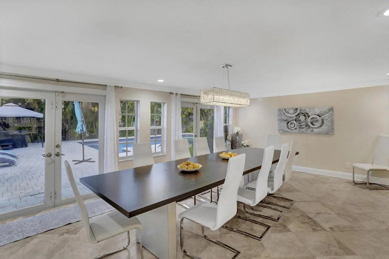 Casa Ria Luxury House & Private Pool Near Aventura Mall