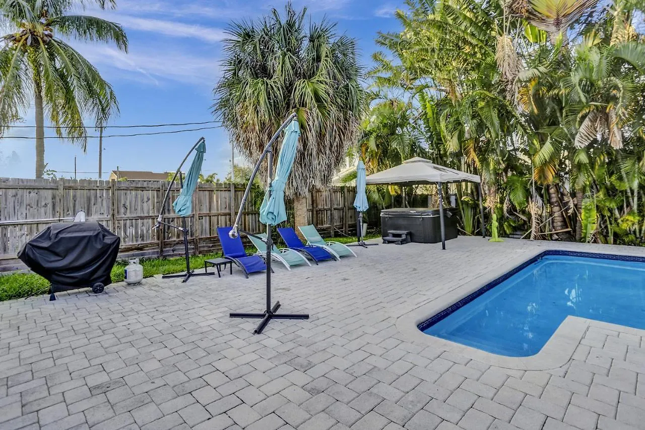 Villa Casa Ria Luxury House & Private Pool Near Aventura Mall