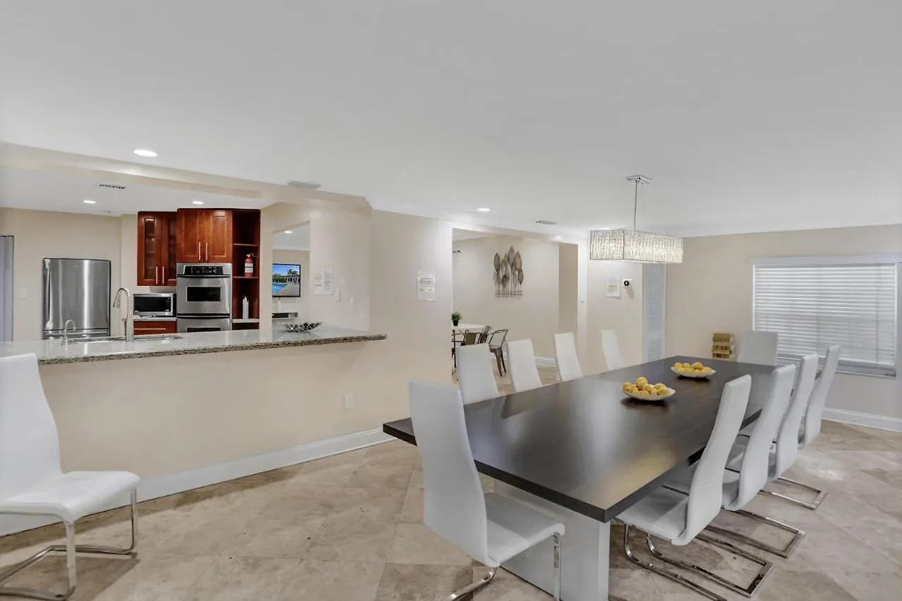 Villa Casa Ria Luxury House & Private Pool Near Aventura Mall