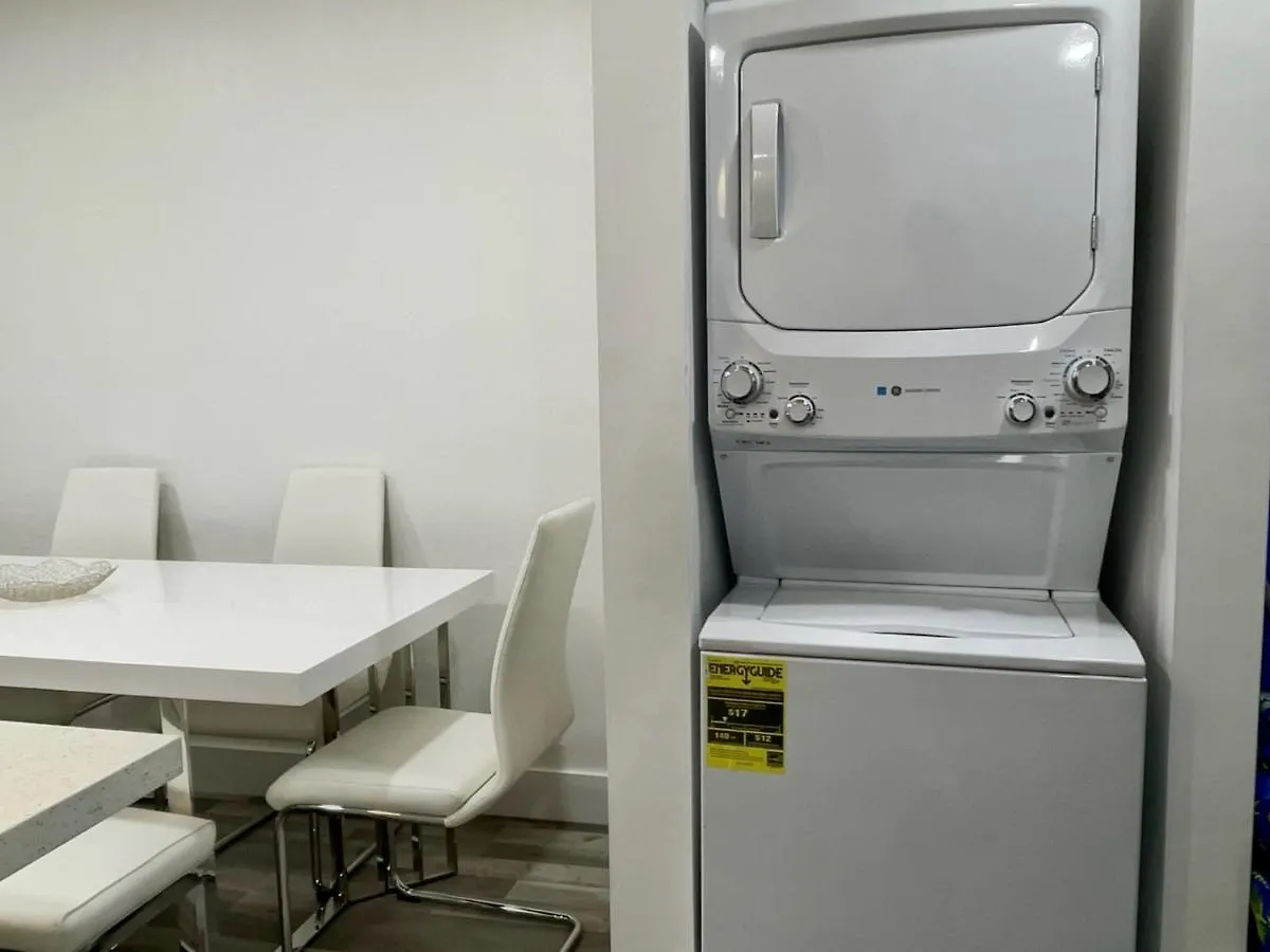 Designer House 3 Bed King Bed Close To South Beach מיאמי