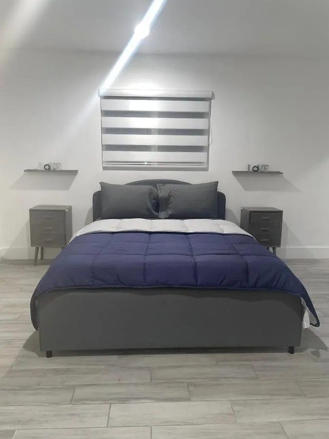 Cozy Triplex Centrally Located Σπίτι διακοπών *