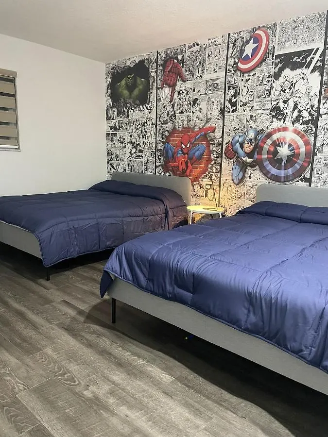 Cozy Triplex Centrally Located Μαϊάμι