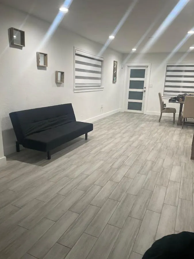 Cozy Triplex Centrally Located Σπίτι διακοπών Μαϊάμι