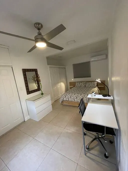 Comfortable Modern Apartment- Location. 迈阿密
