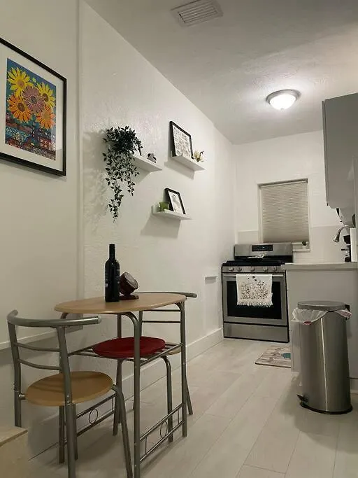 Comfortable Modern Apartment- Location. 迈阿密
