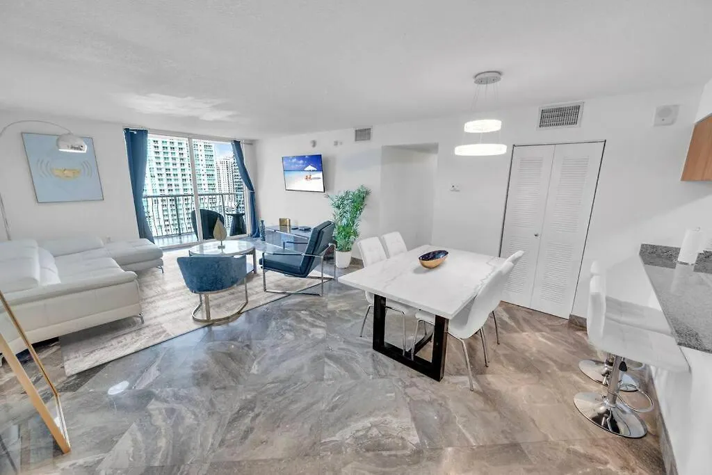 Iconic High Floor 3 Bedrooms In The Heart Of *
