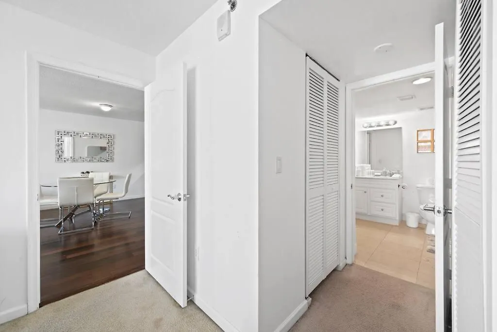 Apartment Superb Unit, Centrally Located With Parking