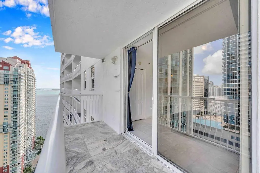 Iconic High Floor 3 Bedrooms In The Heart Of * Miami