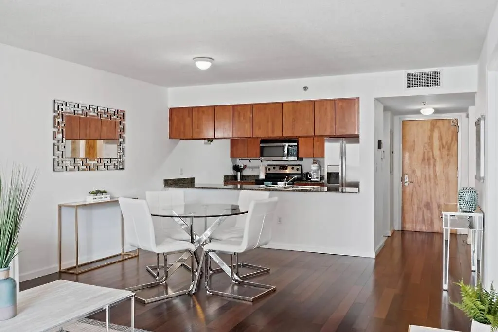 Superb Unit, Centrally Located With Parking