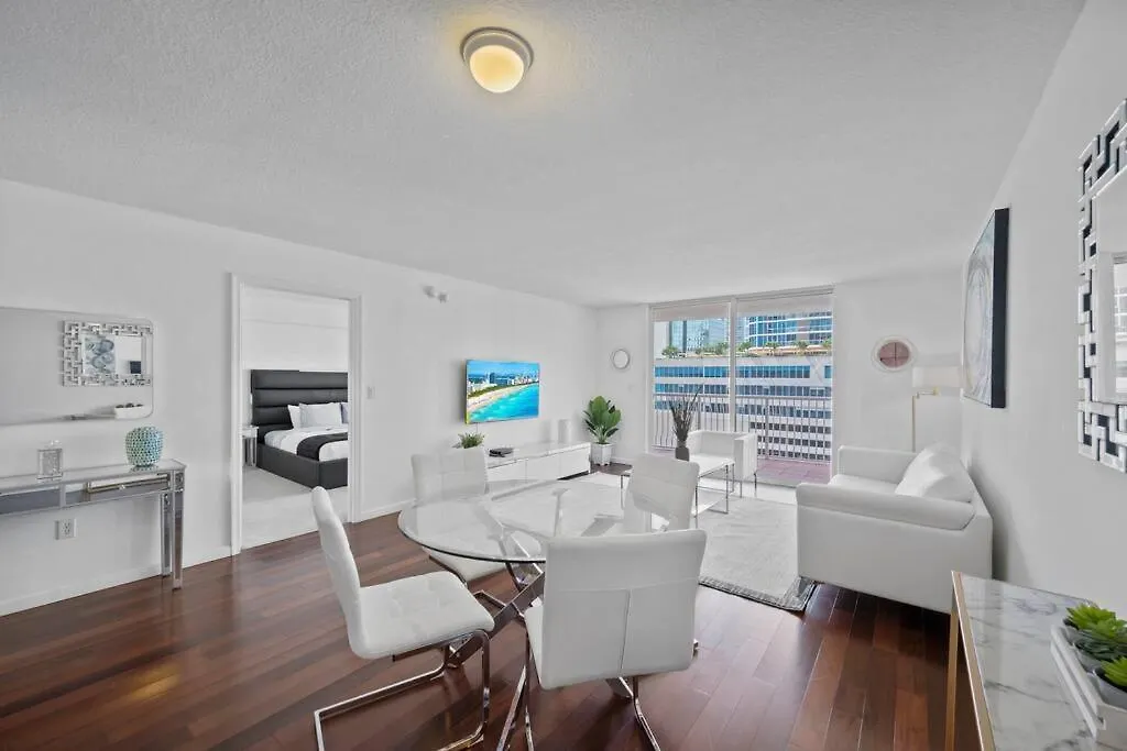 Superb Unit, Centrally Located With Parking *