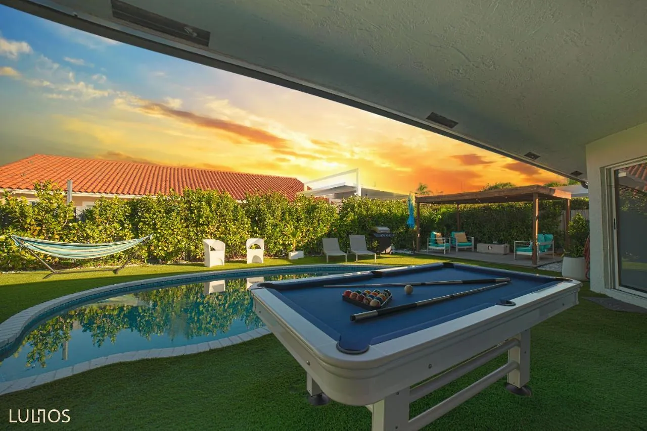 Breezy Oasis With Pooltable, Heated Pool, Golf & Gazeebo L29 迈阿密