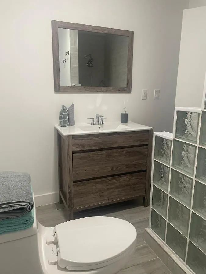 Cozy Triplex Centrally Located Σπίτι διακοπών *