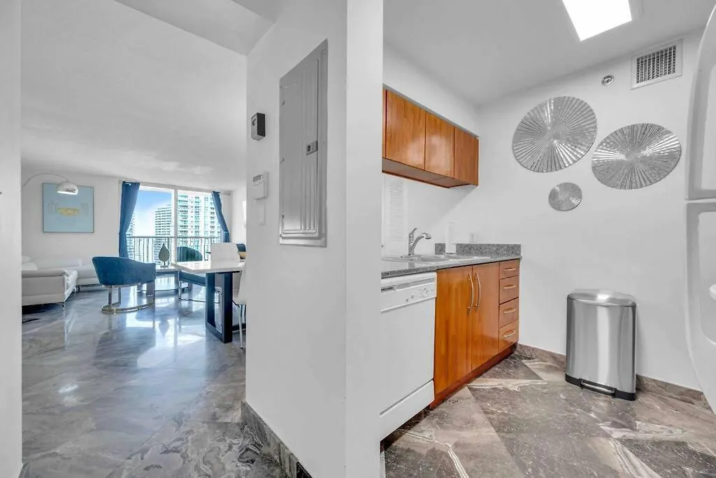 Iconic High Floor 3 Bedrooms In The Heart Of Apartment *