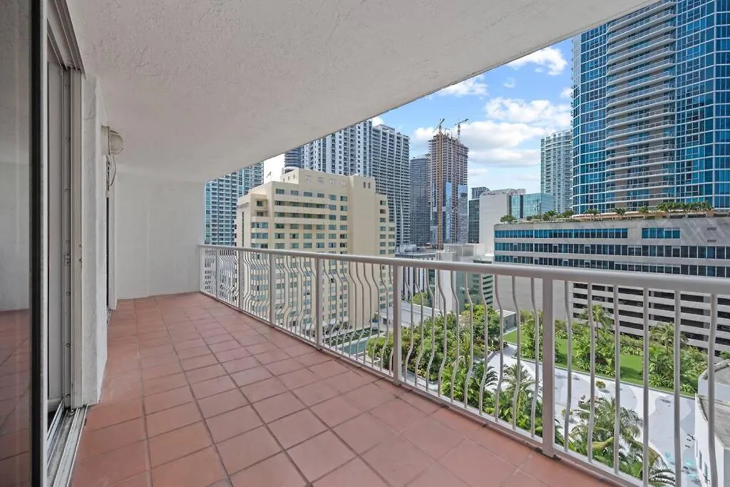 Apartment Superb Unit, Centrally Located With Parking *