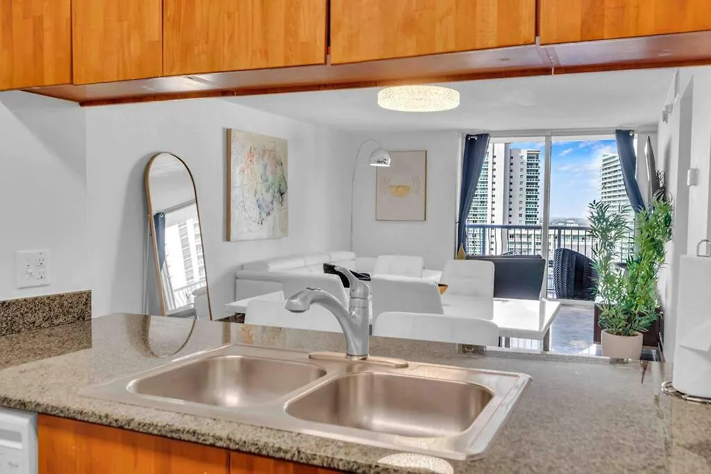 Iconic High Floor 3 Bedrooms In The Heart Of Apartment *
