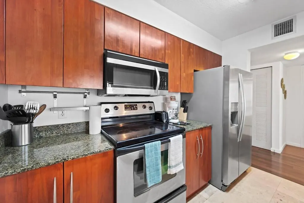 Superb Unit, Centrally Located With Parking * Miami