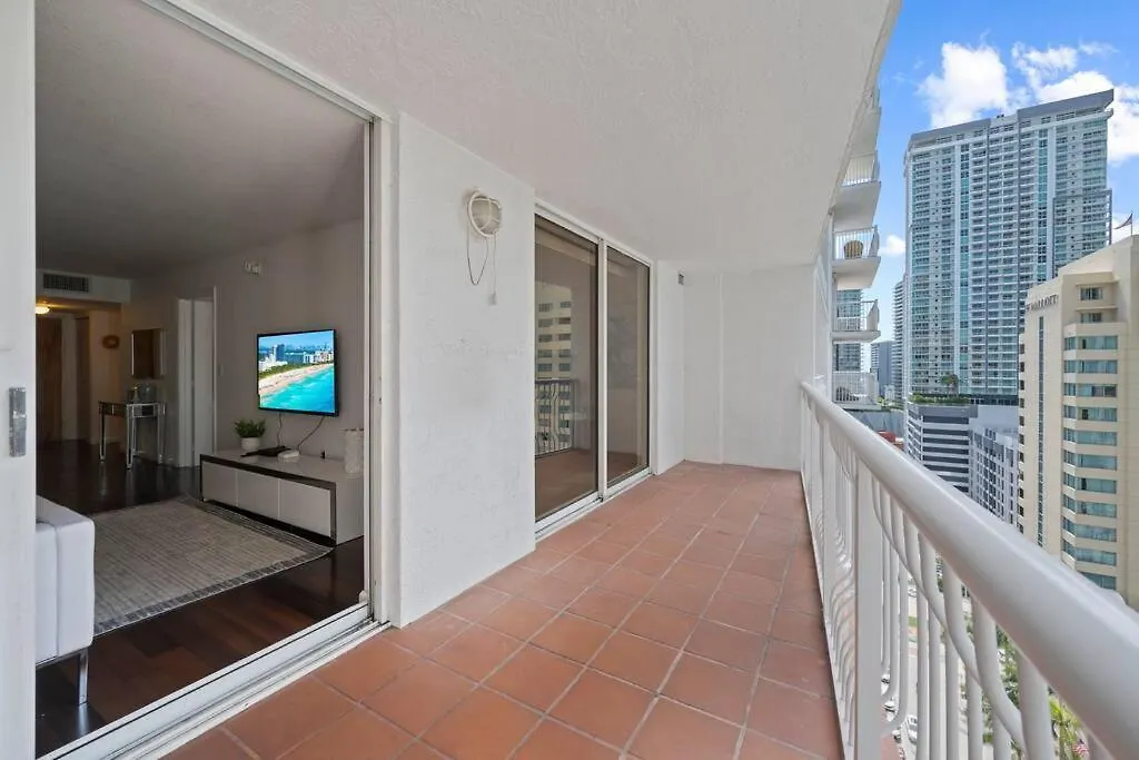 Superb Unit, Centrally Located With Parking Apartment Miami