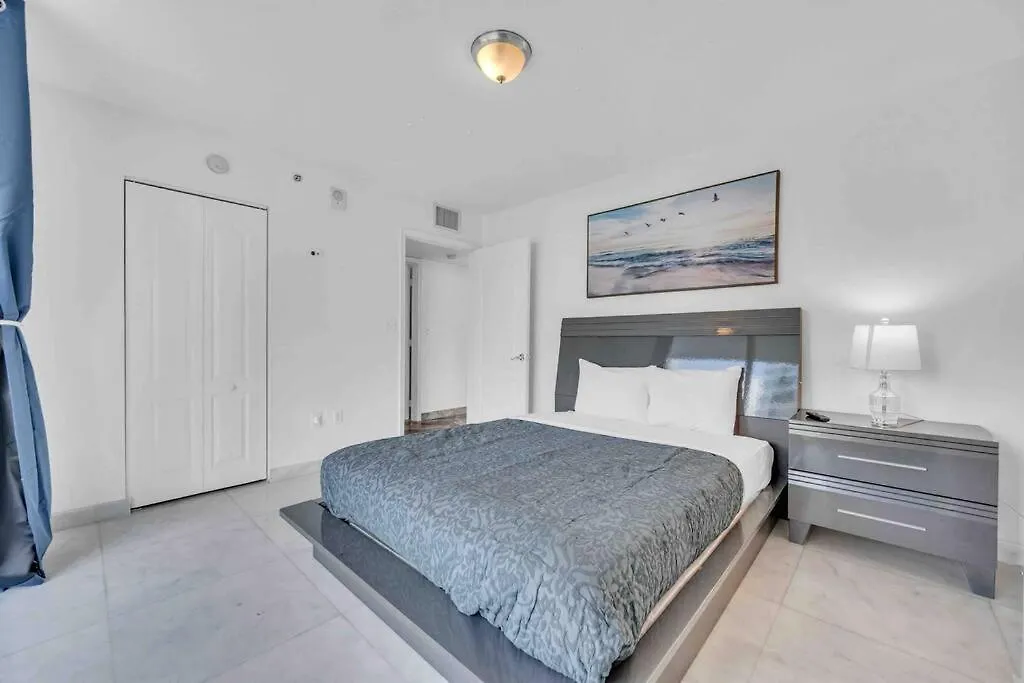 Iconic High Floor 3 Bedrooms In The Heart Of Apartment *
