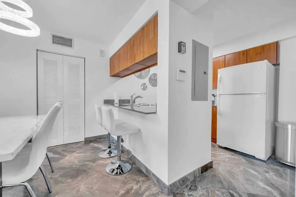 Iconic High Floor 3 Bedrooms In The Heart Of