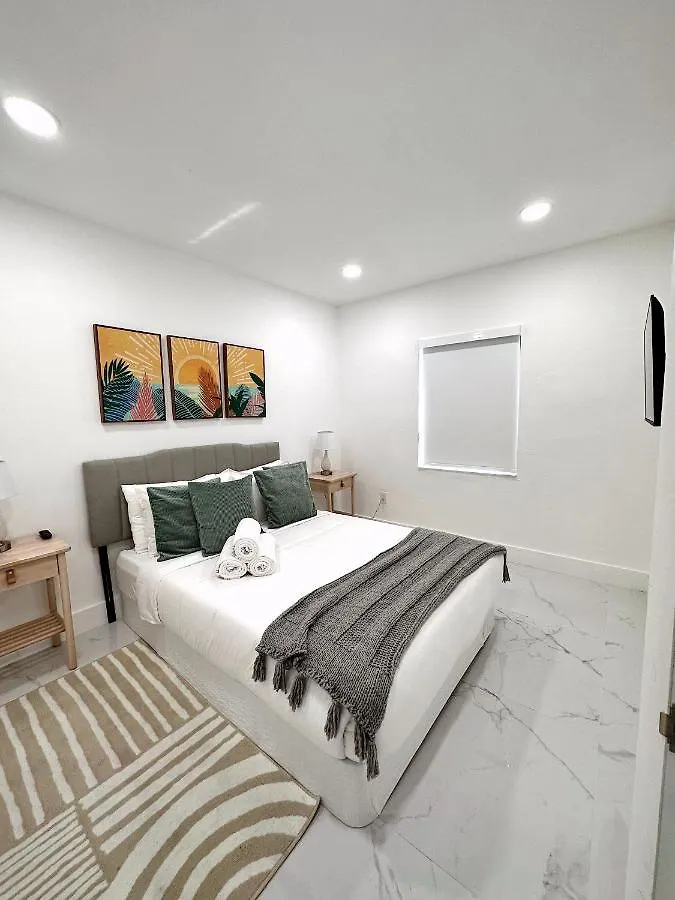 New Comfy And Modern House Near Airport Holiday home Miami
