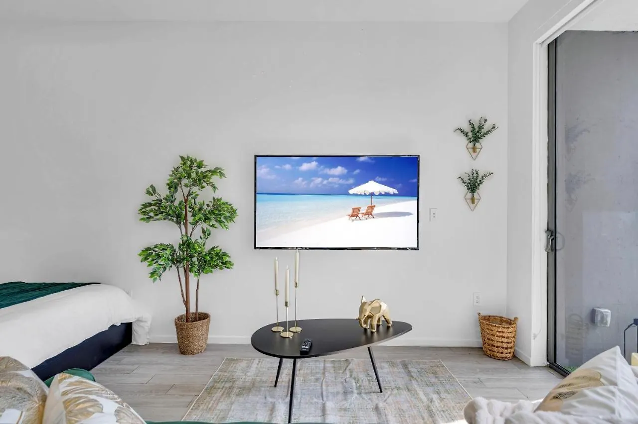 Apartment Luxury Studio In Heart Of Downtown With Ocean View *