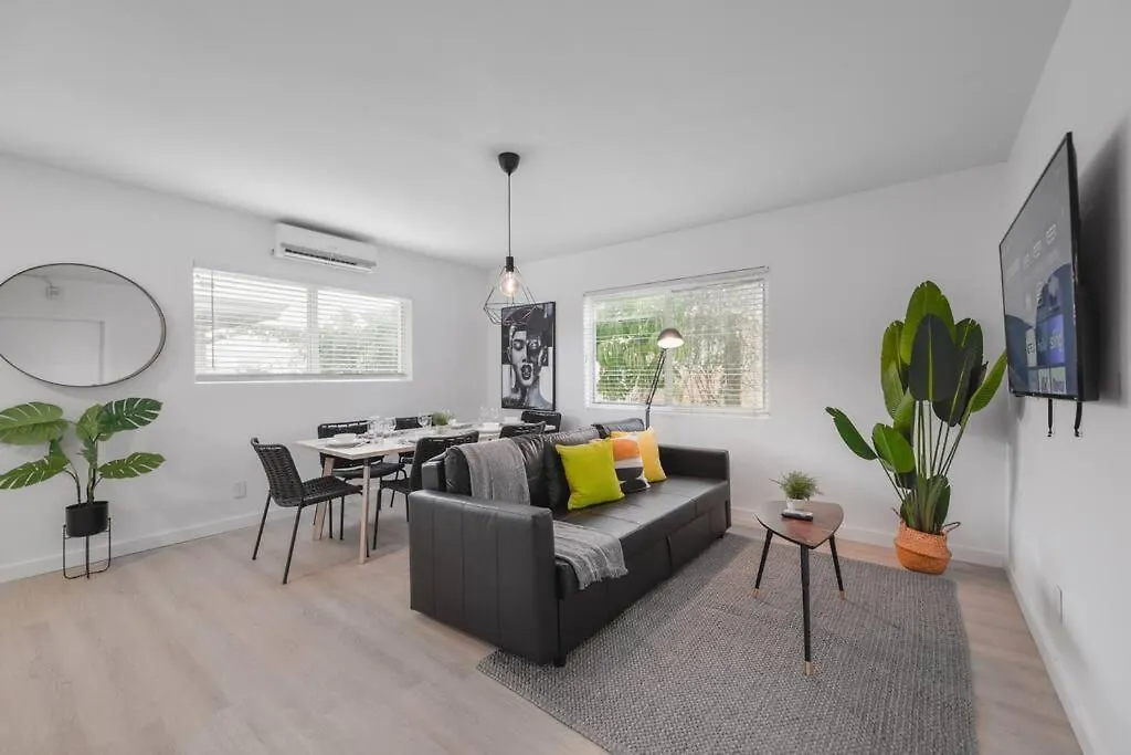Beautiful 2/2 Near The Daire Miami