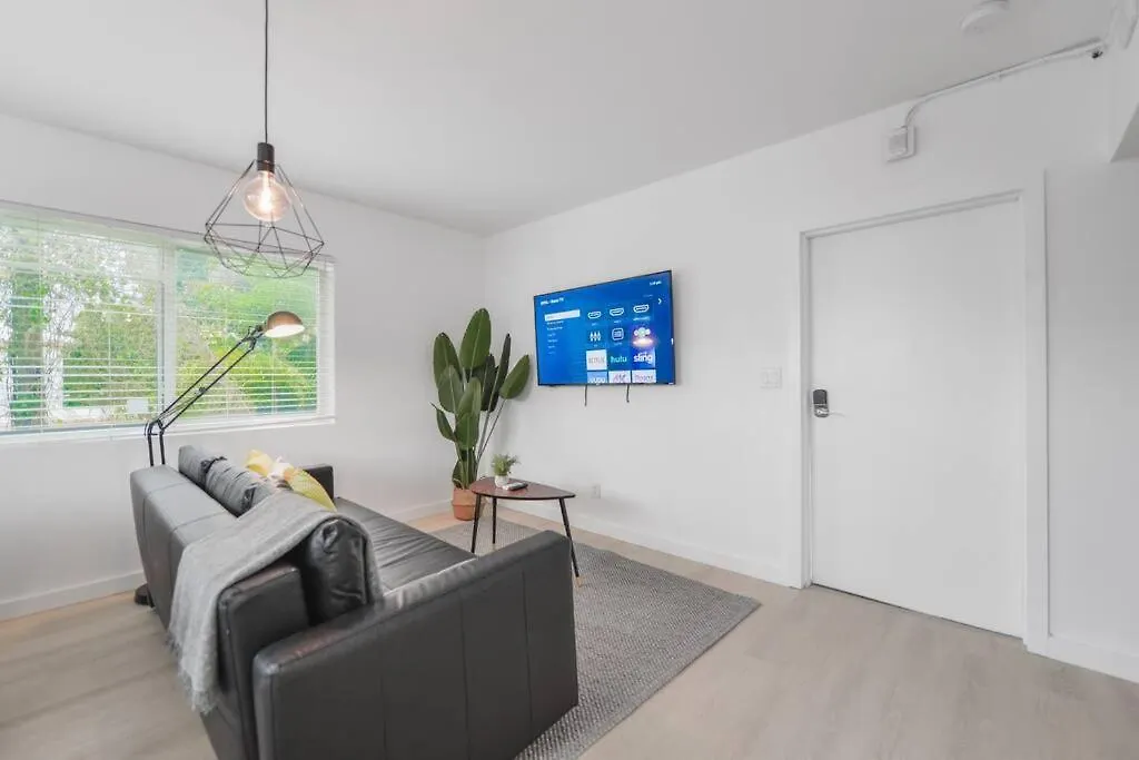 Apartment Beautiful 2/2 Near The
