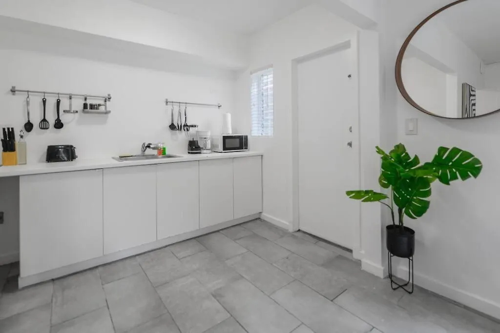 Apartment Great 2 Bedroom Near The
