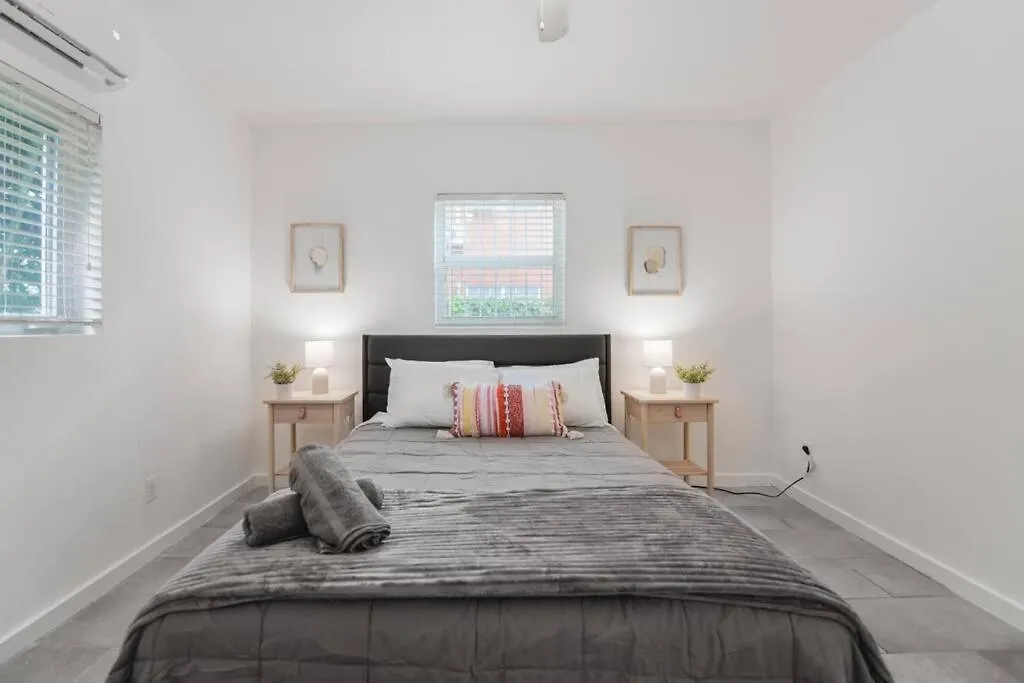 Great 2 Bedroom Near The Apartment