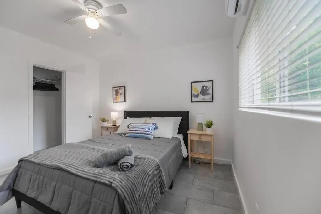 Great 2 Bedroom Near The Apartment *