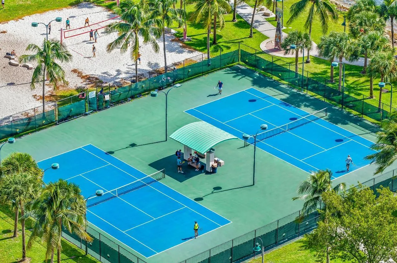 Edgewater Hideaway Minutes To Brickell Apartment Doral