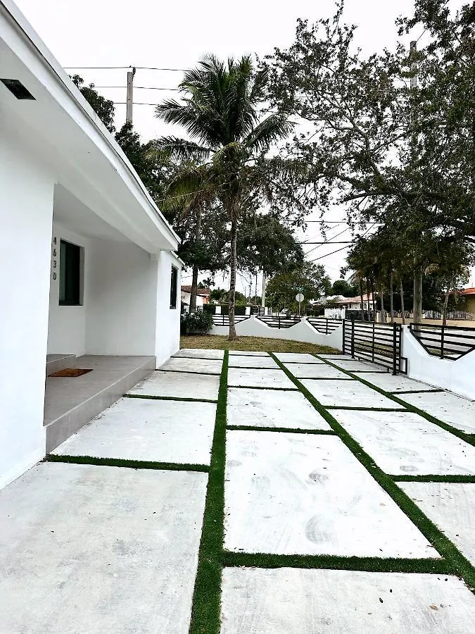 New Comfy And Modern House Near Airport Holiday home *