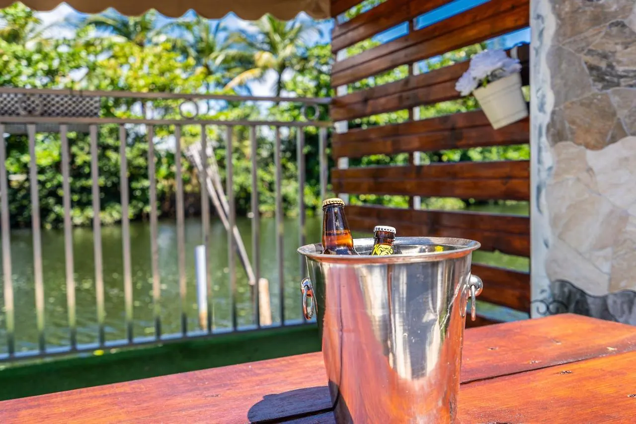 Apartment Romantic Place By The River Miami