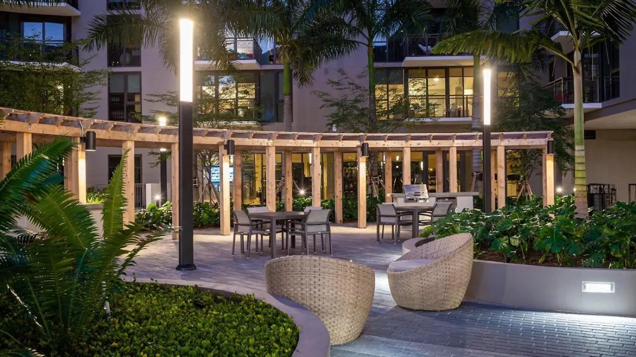 Upscale 2-bedroom Balcony And Pool View & Luxury Amenities In Miami-doral, Mins To Intl Apartment