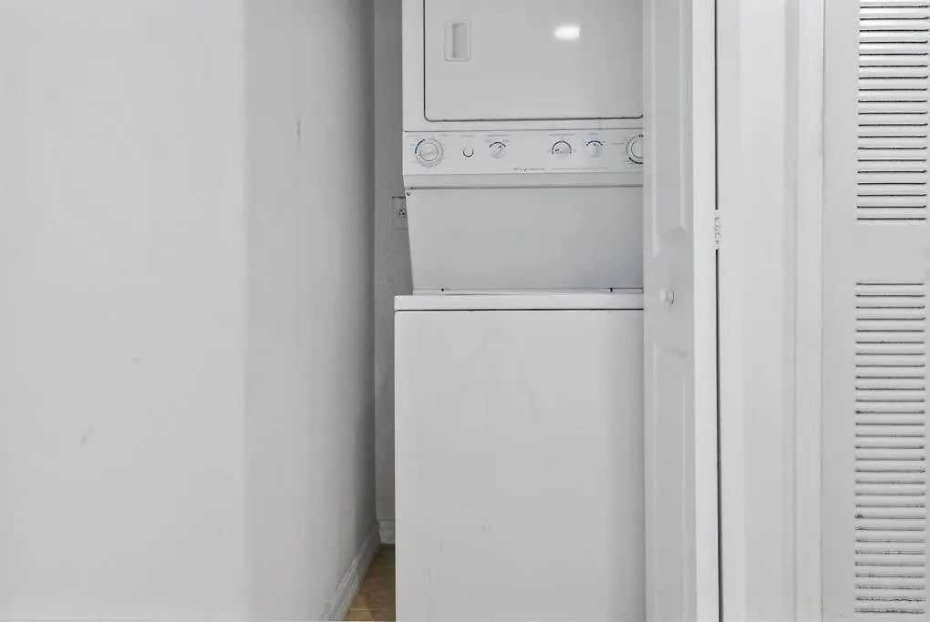 Apartment Near Airport 2 Story 2 Bedroom W/ Balcony Miami