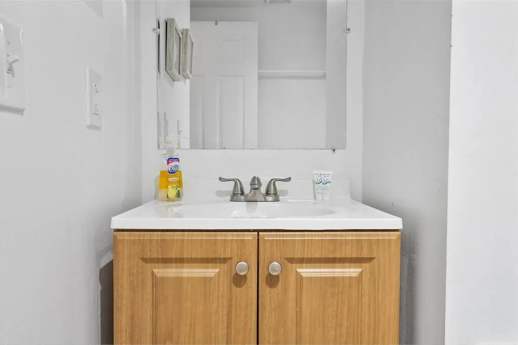 Near Airport 2 Story 2 Bedroom W/ Balcony * Miami