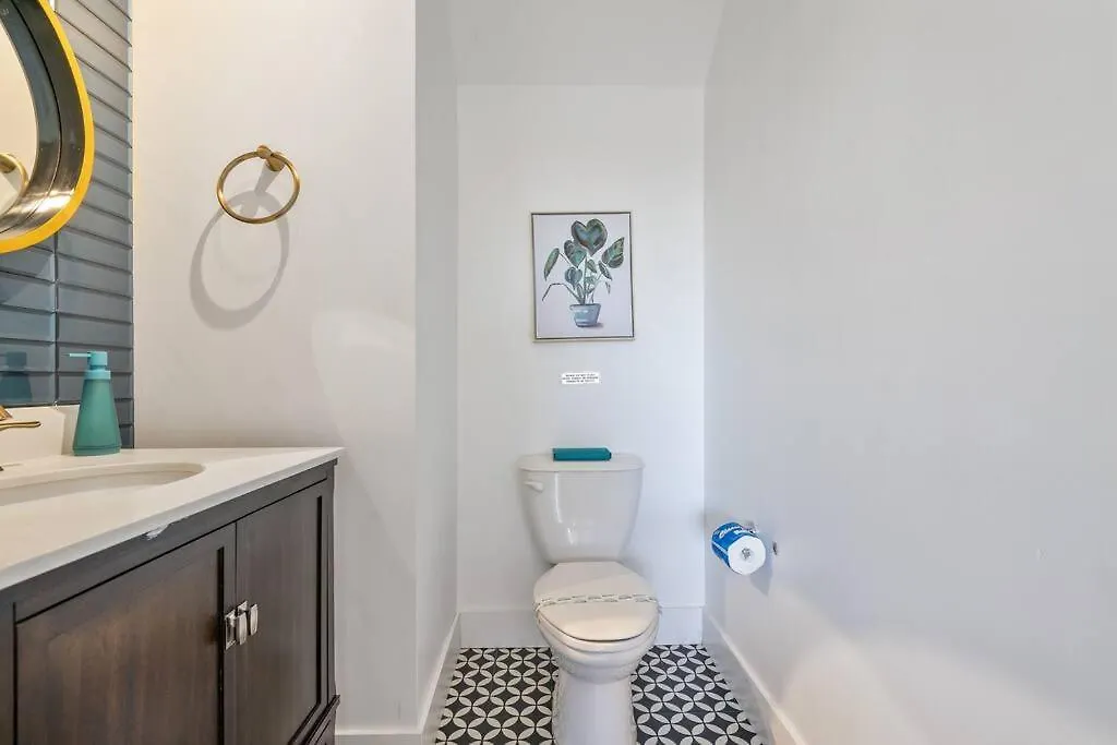 Near Airport 2 Story 2 Bedroom W/ Balcony * Miami