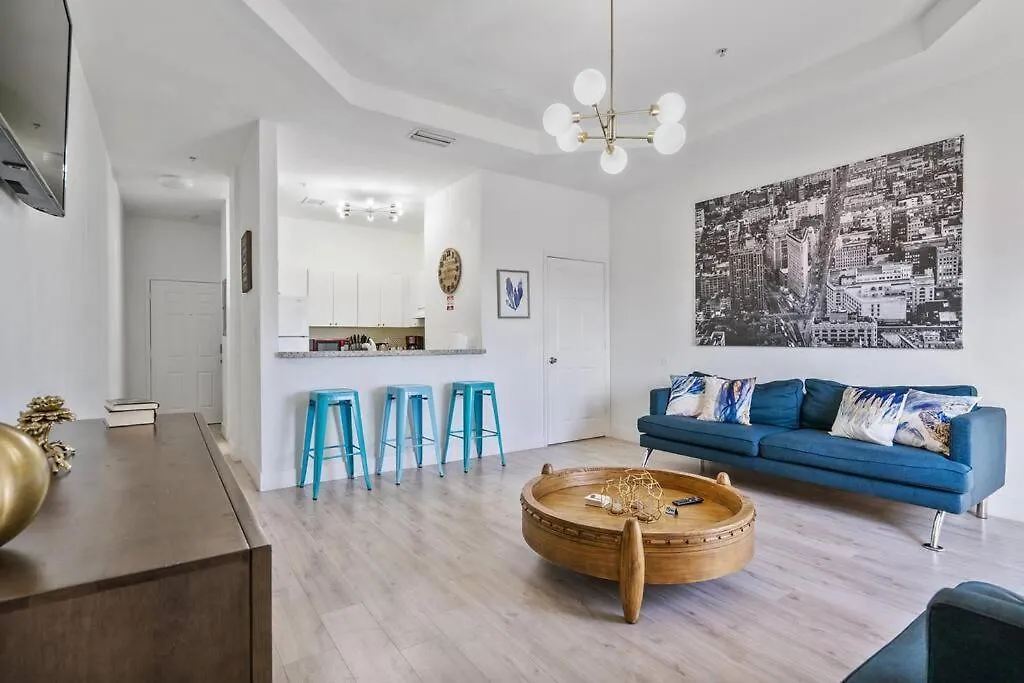 Near Airport 2 Story 2 Bedroom W/ Balcony Apartment