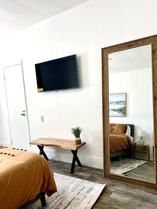 Holiday home Lush Tropical Big Close To Airport, Calle 8, Coral Gables And Lots Amenities