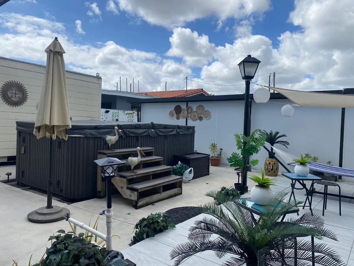 Tiny Place W Private Hot Jacuzzi 7 Min To International Airport Bed & Breakfast Miami
