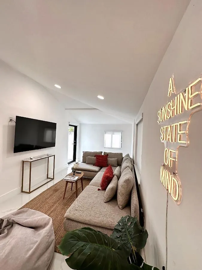 New Comfy And Modern House Near Airport Holiday home Miami