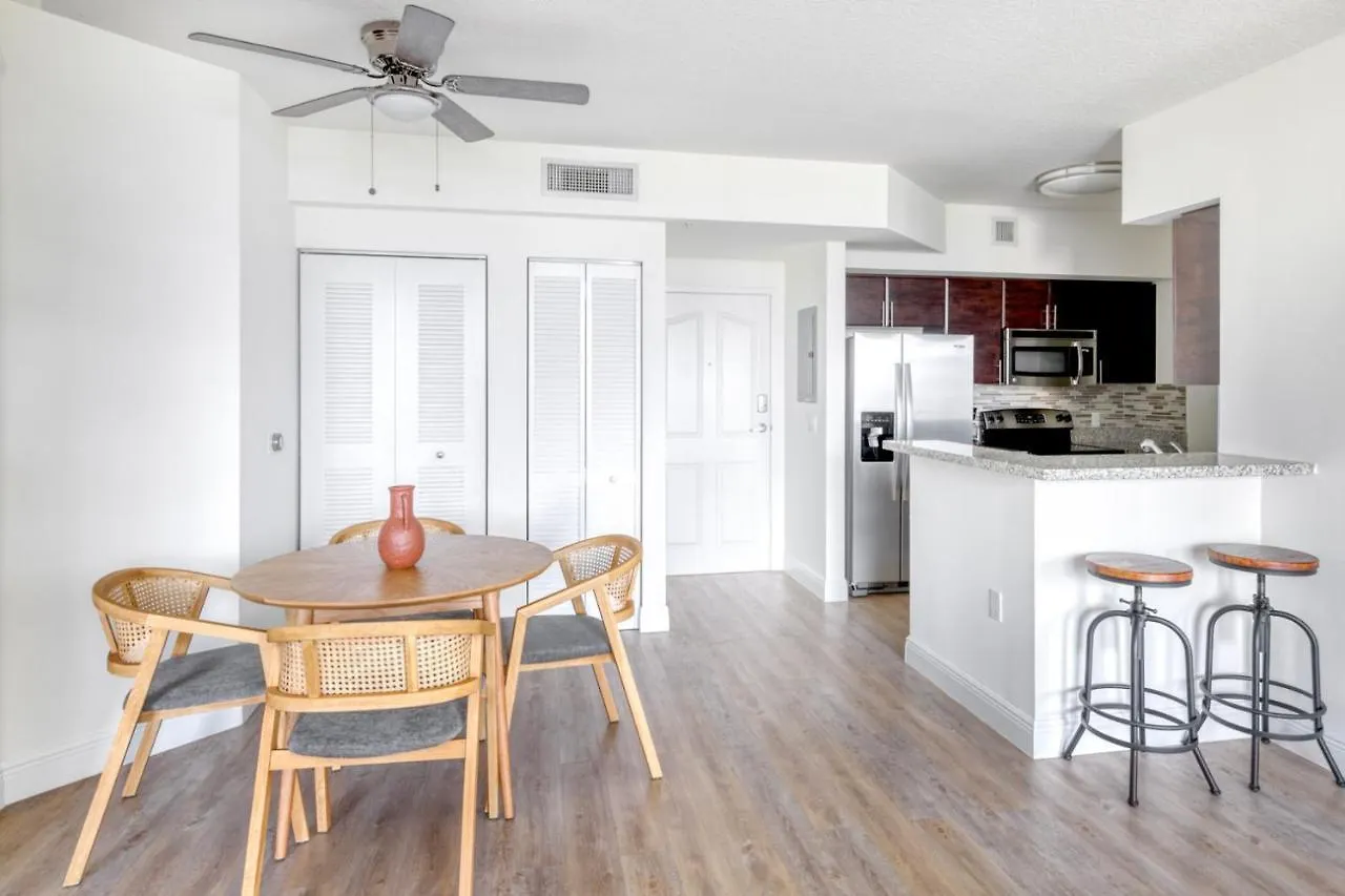 Coral Gables 2br W Wd Pool Gym Near Shops Mia-45 * Майами