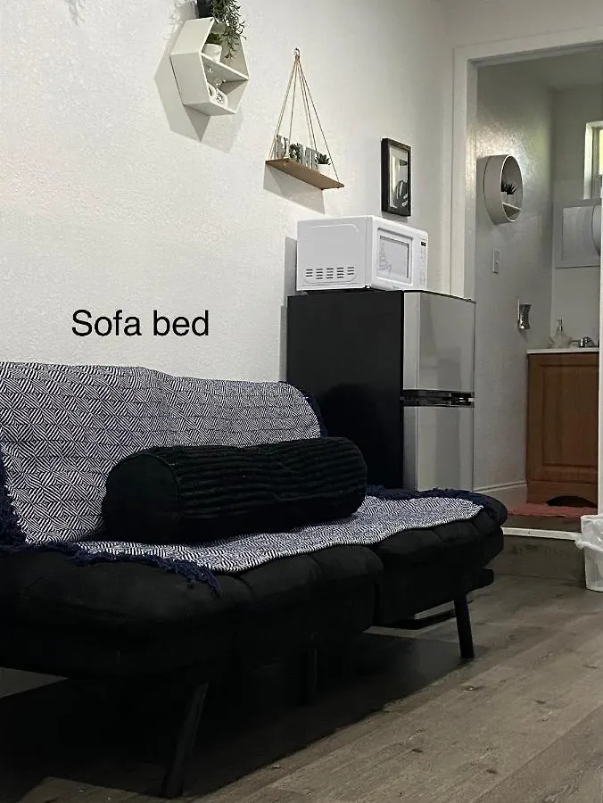 Bed & Breakfast Tiny Place W Private Hot Jacuzzi 7 Min To International Airport *