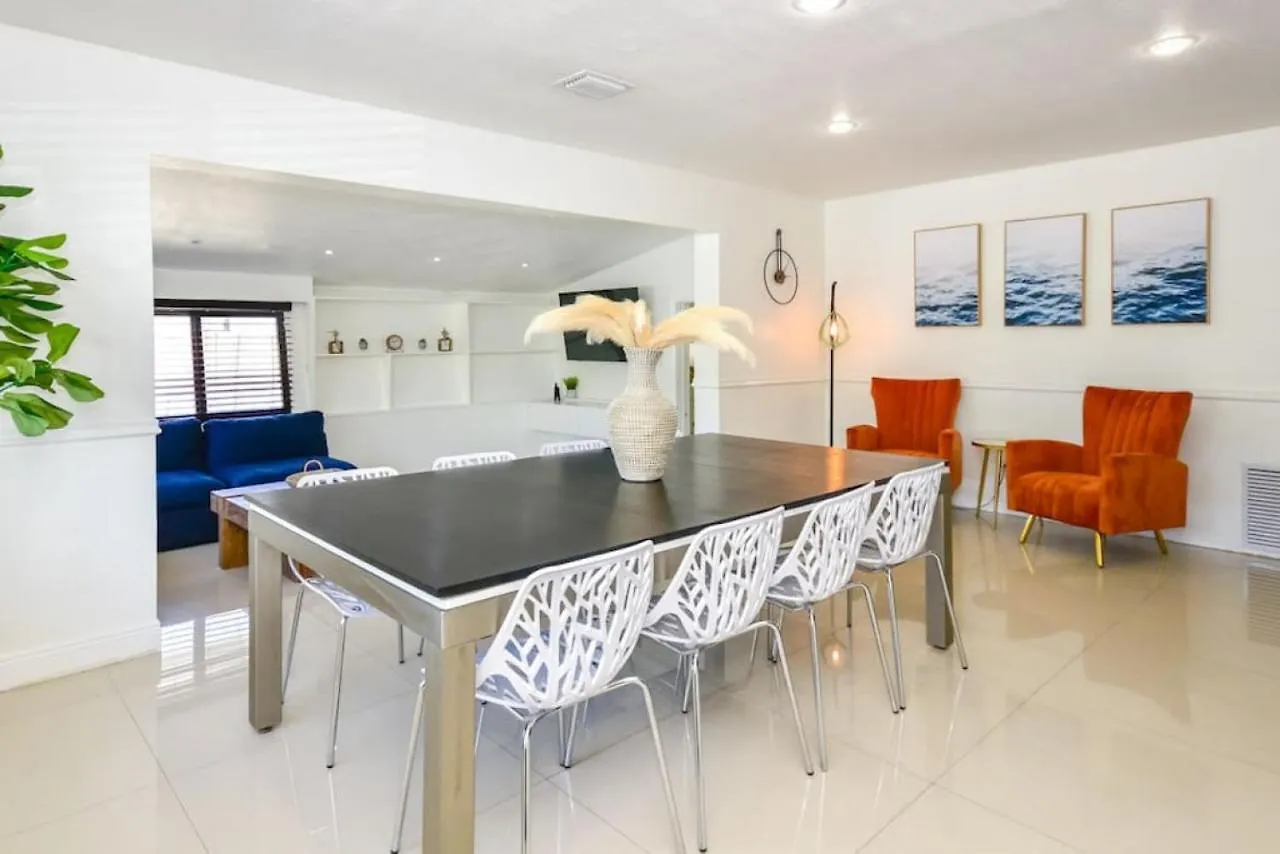 Villa Five Bedroom With Pool In Highland Lakes Near Aventura Mall